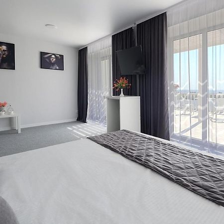 Hotel Panorama Briz Karolino-Buhaz Esterno foto
